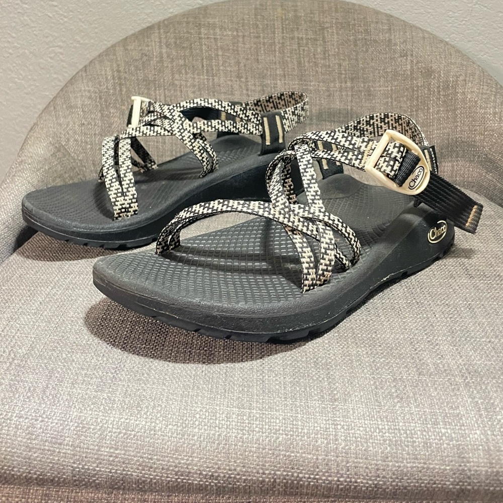 Chaco women’s sandals size 8 classic sports hiking water outdoors.